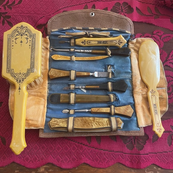 Antique Vintage French Ivory Celluloid Bakelite Lucite Grooming Vanity Set Case - Picture 15 of 15